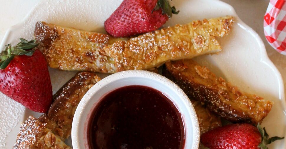 Almond-Crusted French Toast Sticks With Strawberry Dipping Sauce