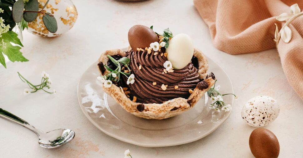 Hazelnut Chocolate Spread Mousse in Flower Cookie Cups